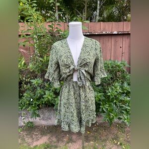 Dress Day Green Patterned Tie-Front Romper Size S